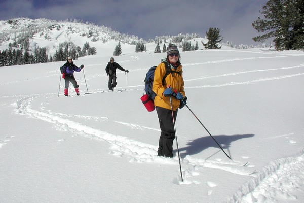 Skiing on the slopes of Dunraven Peak